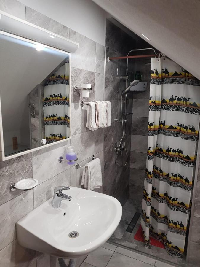 Pansion Renata Hotell Prozor Exteriör bild